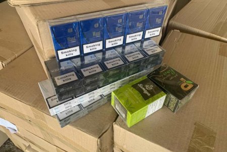 В Черноморском порту контрабандисты пытались вывезти партию сигарет под видом чая (фото, видео)