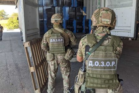 В Черноморском порту контрабандисты пытались вывезти партию сигарет под видом чая (фото, видео)