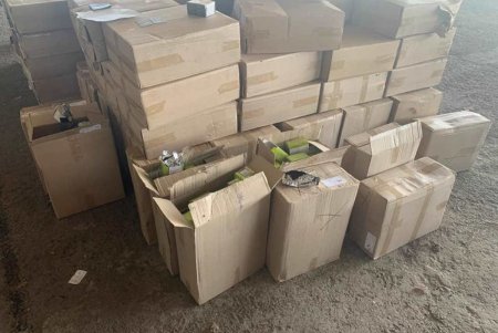 В Черноморском порту контрабандисты пытались вывезти партию сигарет под видом чая (фото, видео)