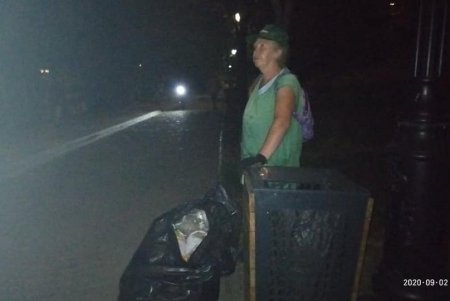 Во время празднования Дня города чистоту на улицах и в парках поддерживали дополнительные бригады коммунальщиков (фото)