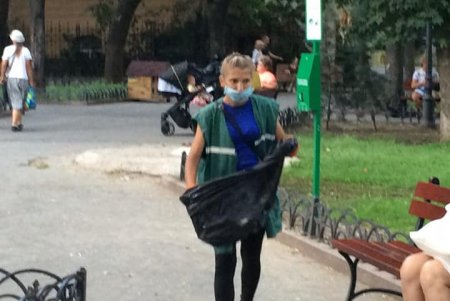 Во время празднования Дня города чистоту на улицах и в парках поддерживали дополнительные бригады коммунальщиков (фото)
