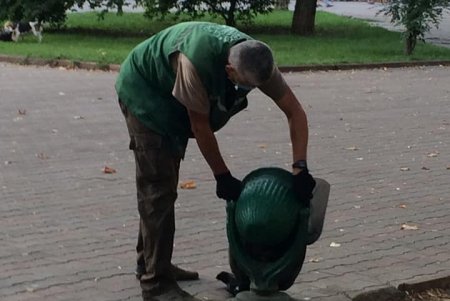 Во время празднования Дня города чистоту на улицах и в парках поддерживали дополнительные бригады коммунальщиков (фото)