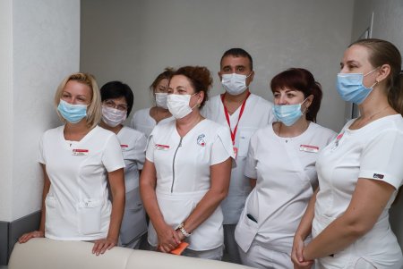 Мэр Одессы поздравил родителей первой рожденной в День города девочки (фото)