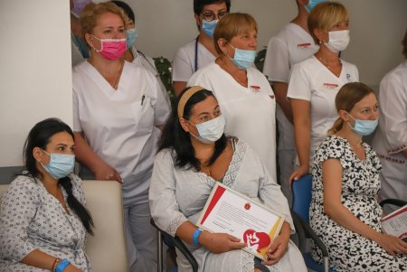 Мэр Одессы поздравил родителей первой рожденной в День города девочки (фото)