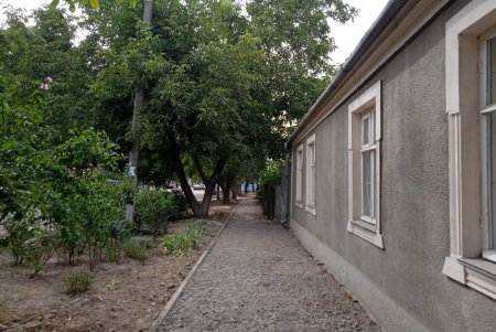 На улице Строганова появился новый тротуар возле школы № 110 (фото)