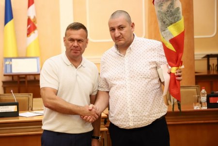 В мэрии вручили почетные награды самым активным участникам акции «Подвези медика» (фото)
