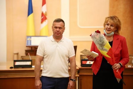В мэрии вручили почетные награды самым активным участникам акции «Подвези медика» (фото)