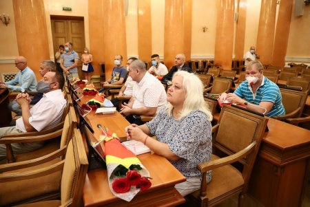 В мэрии вручили почетные награды самым активным участникам акции «Подвези медика» (фото)