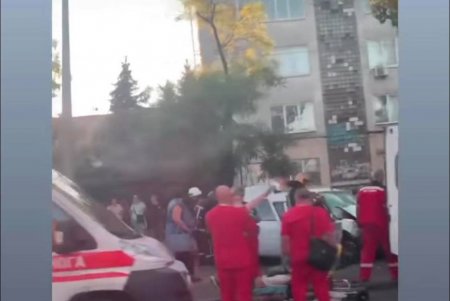 В Суворовском районе в результате столкновения автомобиля с деревом пострадали три человека (фото)