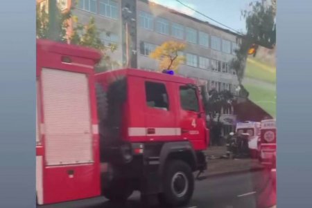 В Суворовском районе в результате столкновения автомобиля с деревом пострадали три человека (фото)