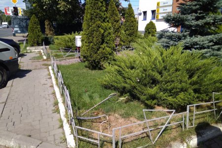 Почти 90 незаконно размещенных рекламных конструкций убрано с улиц города (фото)