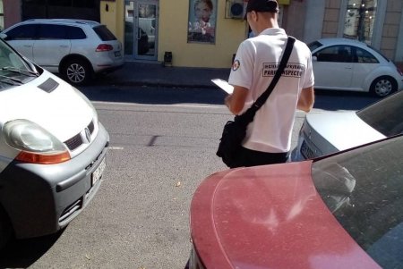 На Канатной инспекторы составляют протоколы за неправильную парковку (фото)