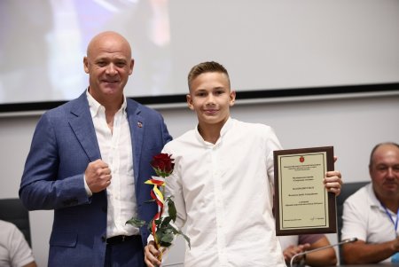«Мы делаем все, чтобы наши спортсмены могли стать чемпионами», - Геннадий Труханов на вручении ежегодной премии «Спортивная столица» (фото)
