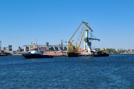 Танкер Delfi поднимают на сушу: своей судьбы он будет дожидаться на территории судоремонтного завода Черноморска