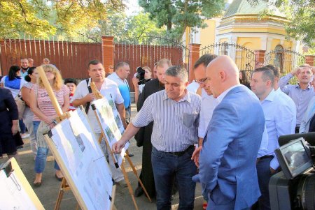 Алексеевский сквер в ближайшее время преобразится (фоторепортаж)