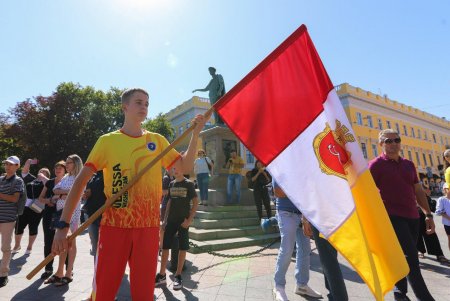 Вверх по Потемкинской лестнице пробежали около 70 профессиональных легкоатлетов (фото)