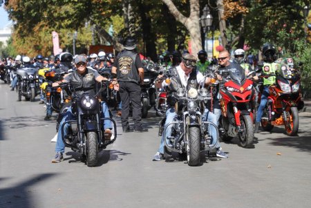 Более 250 владельцев Harley Davidson поучаствовали в мотопробеге в честь открытия их сообщества в Одессе: к ним присоединился и мэр города (фото)