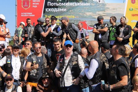 Более 250 владельцев Harley Davidson поучаствовали в мотопробеге в честь открытия их сообщества в Одессе: к ним присоединился и мэр города (фото)