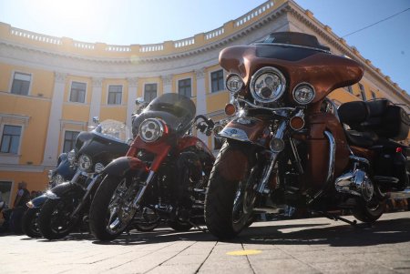 Более 250 владельцев Harley Davidson поучаствовали в мотопробеге в честь открытия их сообщества в Одессе: к ним присоединился и мэр города (фото)