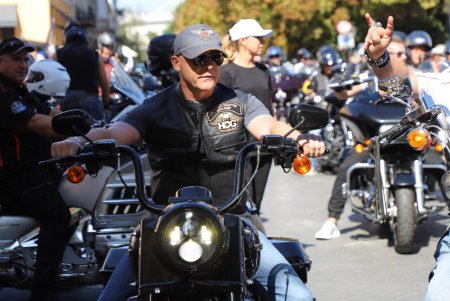 Более 250 владельцев Harley Davidson поучаствовали в мотопробеге в честь открытия их сообщества в Одессе: к ним присоединился и мэр города (фото)