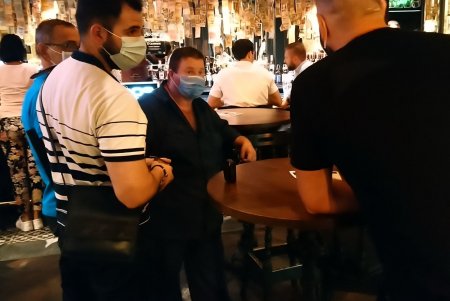 Владельцам пяти кафе в центре Одессы грозит штраф за нарушение карантинных норм