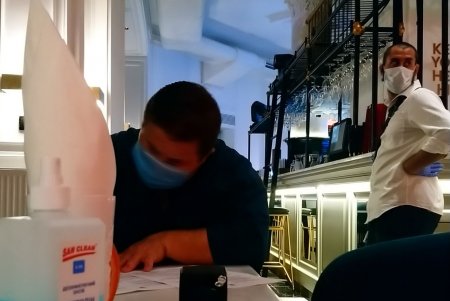 Владельцам пяти кафе в центре Одессы грозит штраф за нарушение карантинных норм