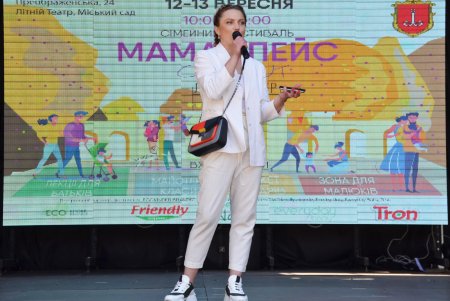 Игры для детей и лекции для родителей: семейный фестиваль «Мамаспейс» в Летнем театре (фото)