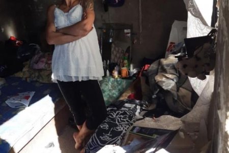 У женщины, которая жила в заброшенном доме в Суворовском районе, забрали ребенка
