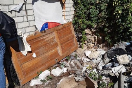 У женщины, которая жила в заброшенном доме в Суворовском районе, забрали ребенка