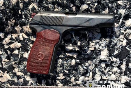 Двое неизвестных напали на полицейского в Одессе, украли у него пистолет и мобильный телефон