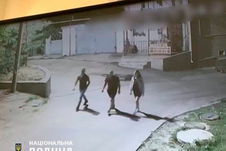 Двое неизвестных напали на полицейского в Одессе, украли у него пистолет и мобильный телефон
