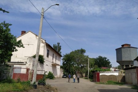Безопасно и комфортно: в Вокзальном переулке капитально отремонтировали наружное освещение (фото)