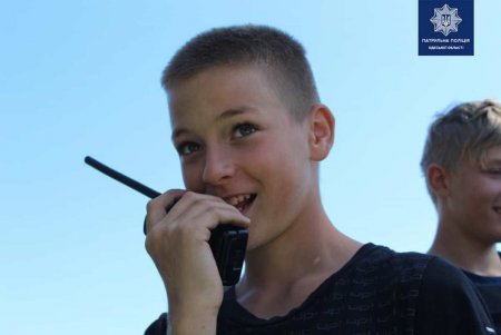 В «Городе мастеров» одесские патрульные учили детей своей профессии, показывали оружие и разрешили примерить экипировку (фото)