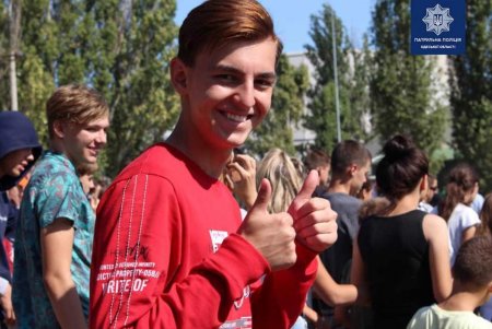 В «Городе мастеров» одесские патрульные учили детей своей профессии, показывали оружие и разрешили примерить экипировку (фото)