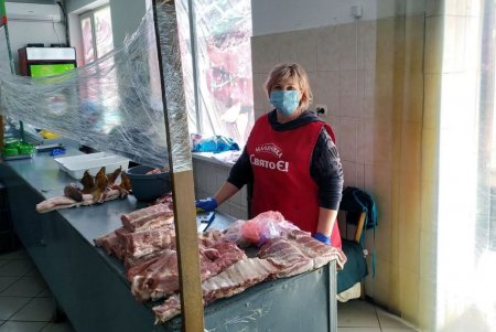 Торговали без масок, не соблюдали дистанцию: В Госпродпотребслужбе рассказали о нарушениях на рынках в период карантина (фото)