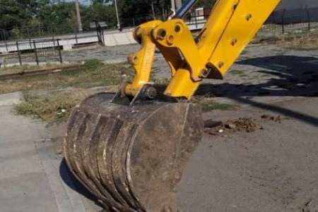 В районе Второй Заставы обустраивают тротуар от платформы до школы № 120 (фото)