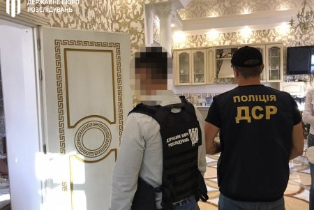 Банда мошенников завладела 19 квартирами в Одессе: к своей деятельности они привлекли адвокатов, нотариусов и госрегистраторов (фото)