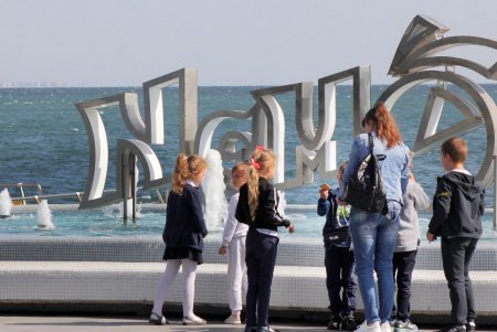 Бархатный сезон: несмотря на похолодание, на одесских пляжах немало отдыхающих (фоторепортаж) 