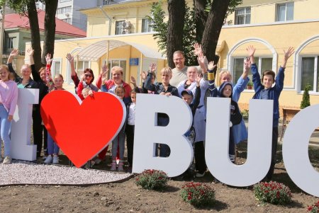 Возле современной амбулатории в Малиновском районе появился арт-объект I love Bugaevka (фоторепортаж)