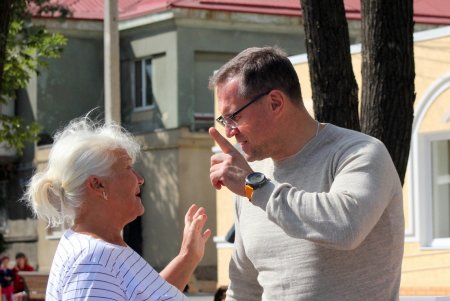 Возле современной амбулатории в Малиновском районе появился арт-объект I love Bugaevka (фоторепортаж)