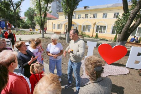 Возле современной амбулатории в Малиновском районе появился арт-объект I love Bugaevka (фоторепортаж)