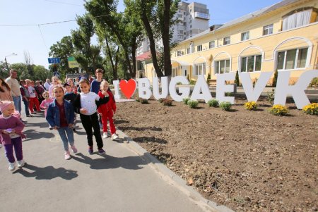 Возле современной амбулатории в Малиновском районе появился арт-объект I love Bugaevka (фоторепортаж)