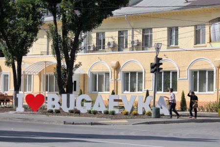 Возле современной амбулатории в Малиновском районе появился арт-объект I love Bugaevka (фоторепортаж)