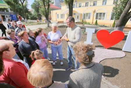 Возле современной амбулатории в Малиновском районе появился арт-объект I love Bugaevka (фоторепортаж)