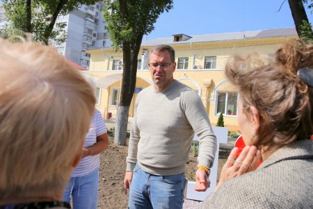 Возле современной амбулатории в Малиновском районе появился арт-объект I love Bugaevka (фоторепортаж)