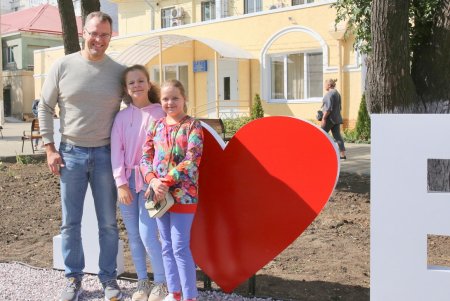 Возле современной амбулатории в Малиновском районе появился арт-объект I love Bugaevka (фоторепортаж)