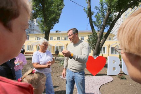 Возле современной амбулатории в Малиновском районе появился арт-объект I love Bugaevka (фоторепортаж)