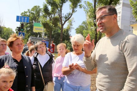 Возле современной амбулатории в Малиновском районе появился арт-объект I love Bugaevka (фоторепортаж)