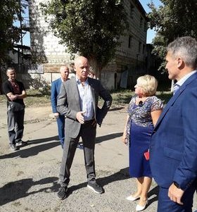 Реконструкция школы №130: в корпусах младших классов отремонтировали кровлю (фото)
