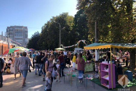 В парке Горького прошел фестиваль ретро-автомобилей и старинных вещей